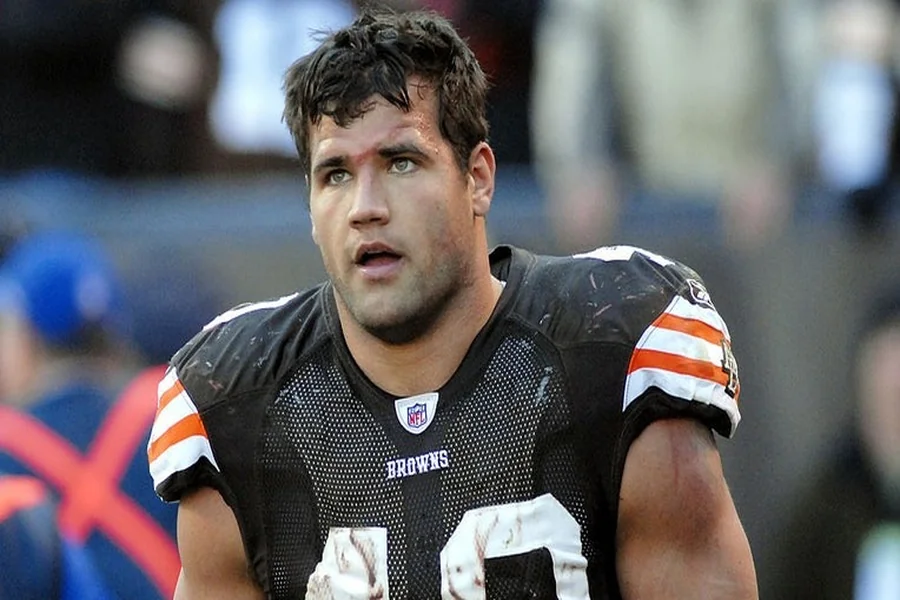Peyton Hillis Bio